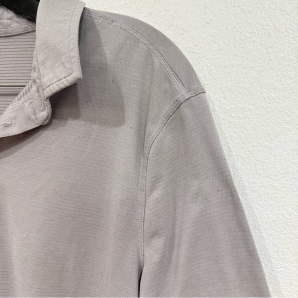 Men’s Lululemon Polo Short Sleeve Shirt Light Purple Size Small - Picture 2 of 6